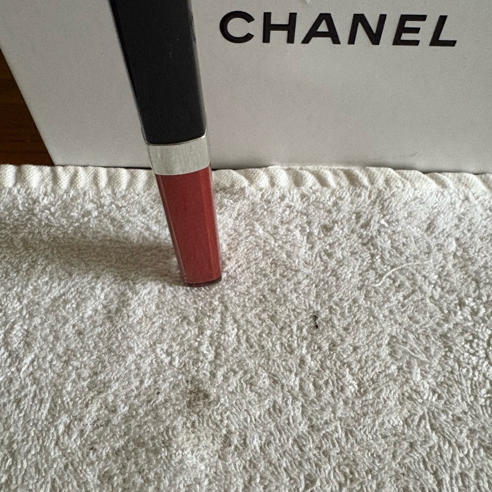 CHANEL Lip Gloss Lèvres Lumière Intense 74 Mystic - Deep Berry
